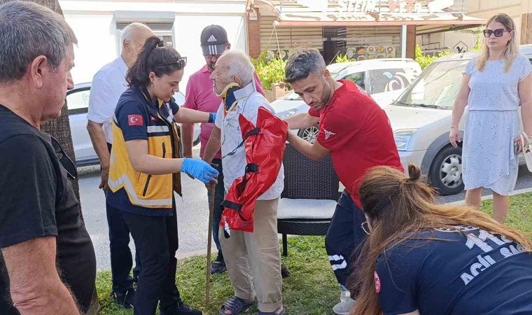 Yola fırlayan yaşlı adama çarpmamak için yaralanmayı göze aldı