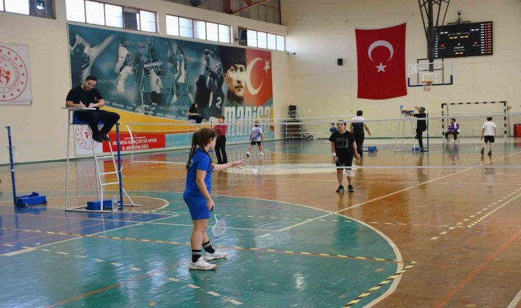 Yunusemreli badmintonculardan 8 madalya