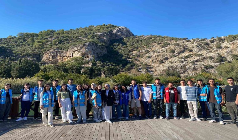 Yurt öğrencileri Muğlada tarihi ve doğal güzellikleri keşfetti