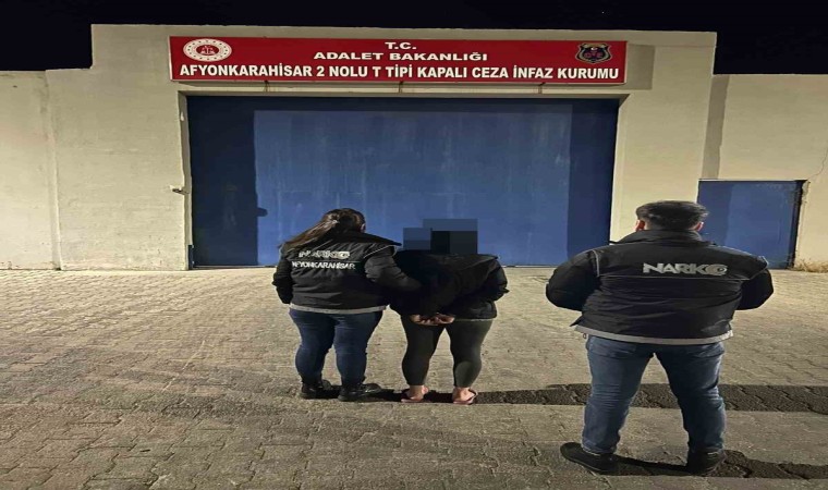 4 yıl 2 ay hapis cezasıyla aranan şahsı polis yakaladı