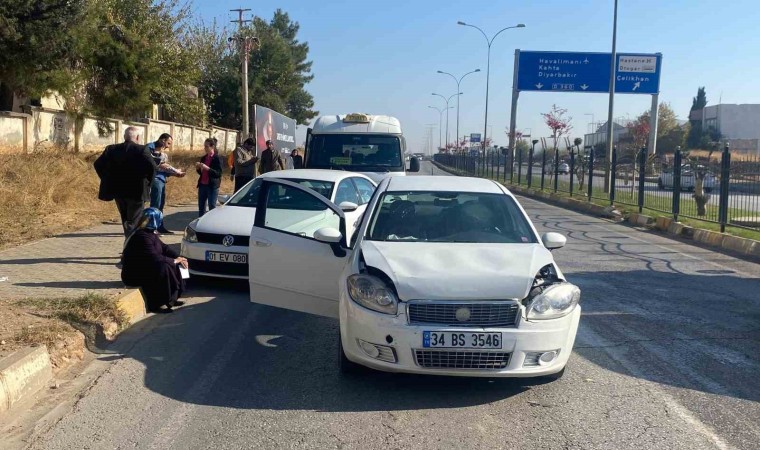 Adıyamanda 4 araç bir birine girdi