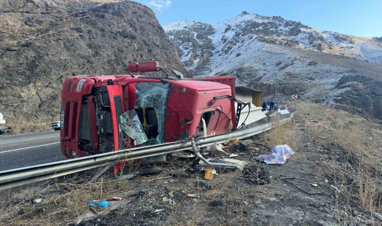 Ağrıdaki 3 ayrı trafik kazasında 4 kişi yaralandı