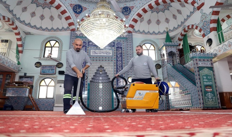 Akdenizde ibadethaneler temizlenip yıkanıyor