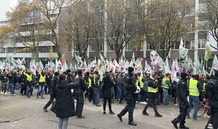 Almanyada terör örgütü PKK yandaşları yürüyüş düzenledi