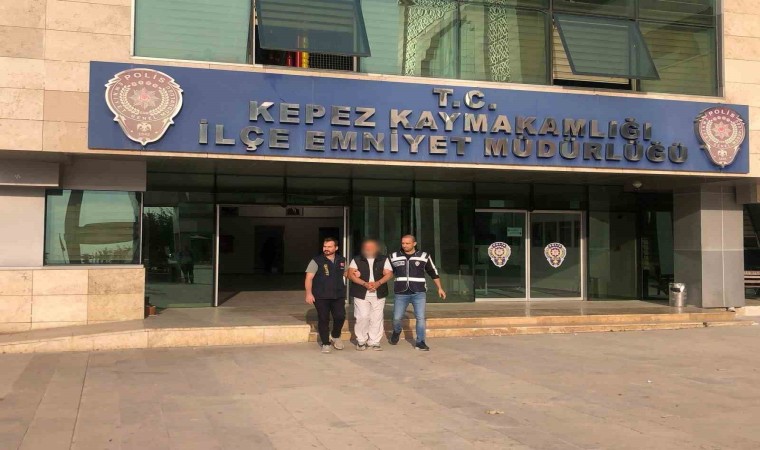 Antalyada 23 yıl 9 ay 29 gün kesinleşmiş hapis cezasıyla aranan şahıs yakalandı