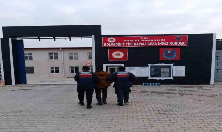 Aranan şahısları jandarma yakaladı