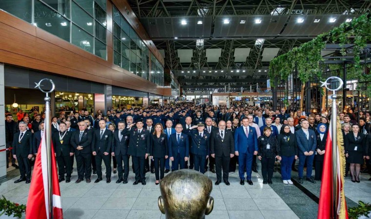 Atatürk, 10 Kasımda İstanbul Sabiha Gökçende özel bir hologram gösterisiyle anıldı