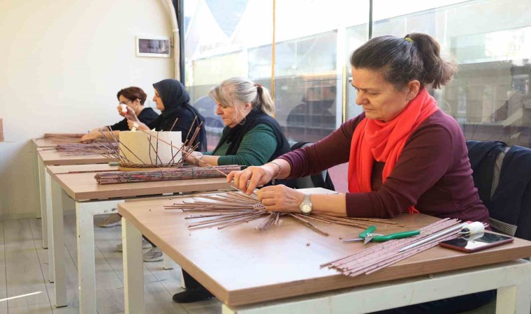 Atıklar ilham veren ellerde ‘sanat olarak hayata dönüyor