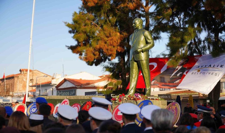 Ayvalıkta Atatürk hüzünle anıldı