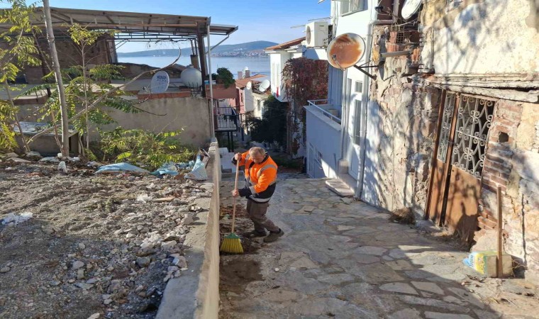 Ayvalıkta tarihi kent sokaklarına dip bucak temizlik