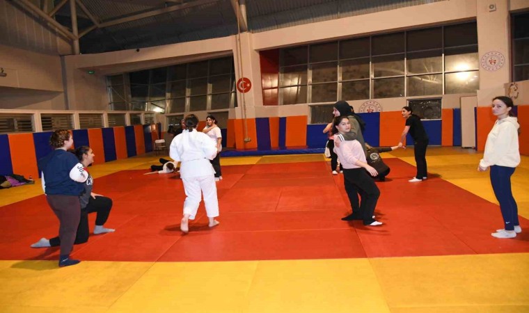 Balıkesirde kadınlar, judo eğitimlerine başladı