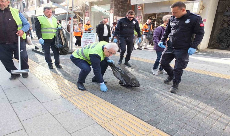 Balıkesirde yere çöp atana ceza