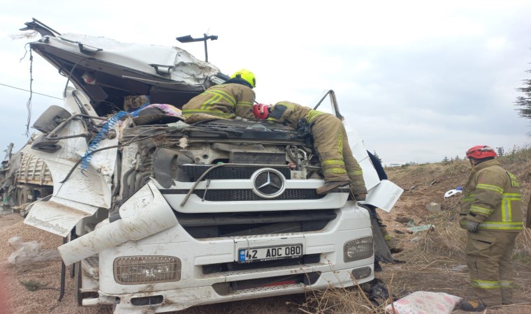 Bandırmada trafik kazası: Sürücü sıkıştığı yerden kurtarıldı