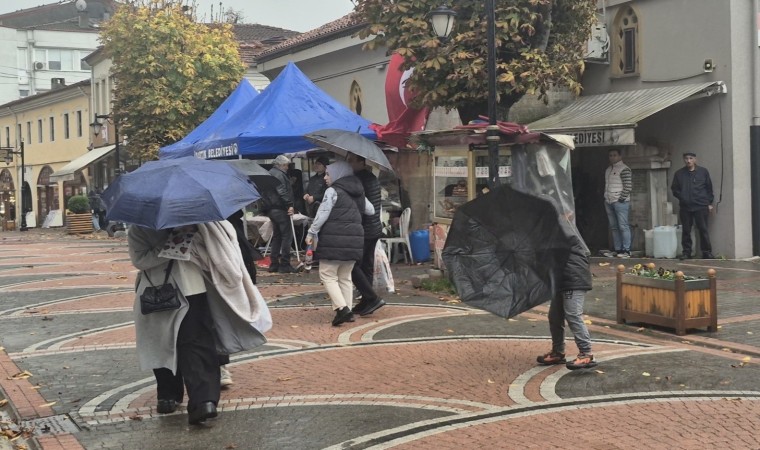 Bartında fırtına ve rüzgar etkili oldu