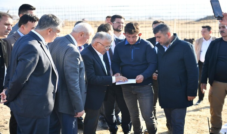 Başkan Büyükkılıç, Develinin giriş kapısı olacak yeni terminal inşaatını inceledi