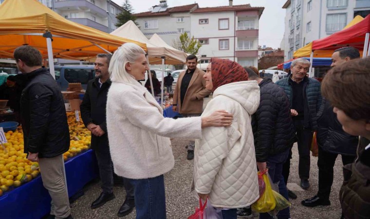 Başkan Subaşıya pazarda yoğun ilgi