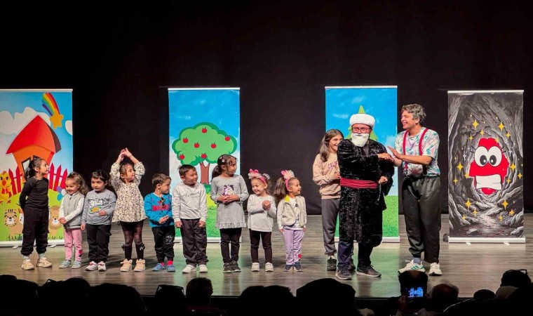 Başkan Yetişkin, Efelerin çocuklarını tiyatroyla buluşturdu