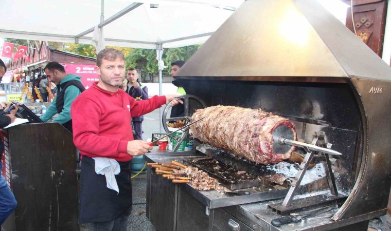 Batmanda gastronomi festivalinde Erzurum çağ kebabına yoğun ilgi