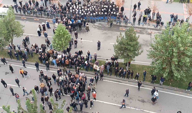 Batmanda polise taş atan gruba müdahale: 9 gözaltı