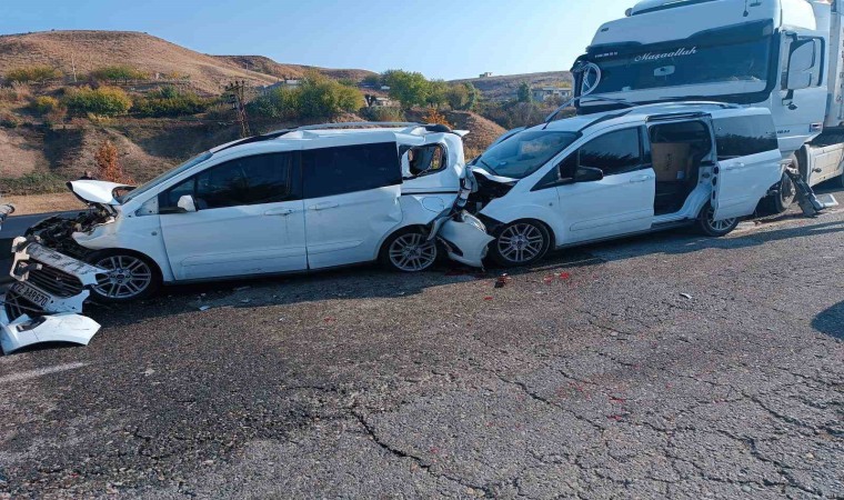 Batmanda zincirleme kazada 6 araç birbirine girdi: 6 yaralı