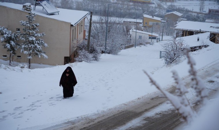 Bayburtta beklenen kar Pazar günü geliyor hava sıcaklıkları 10 derece birden düşecek