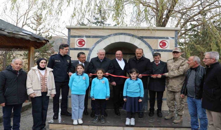 Bayburtta şehit Ömer Halis Demir adına yaptırılan çeşmenin ve Taht köyü konağının dualarla açılışı yapıldı