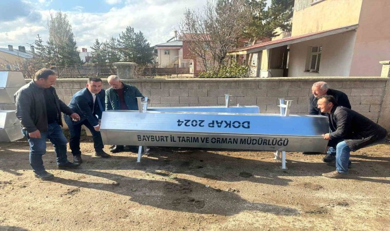 Bayburtun Aydıntepe ilçesinde çiftçilere sıvat dağıtıldı