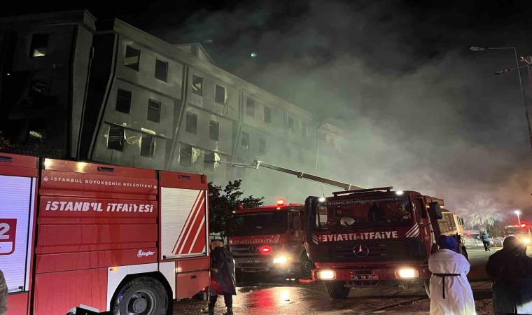 Beylikdüzündeki fabrika yangını 16 saat sonra kontrol altına alındı