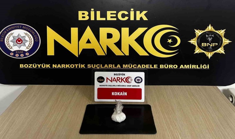 Bilecikte şüpheli araç içinde bulunan şahısların üzerinden kokain çıktı