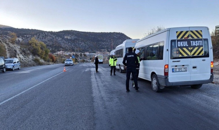 Bozkırda okul servis araçları denetlendi