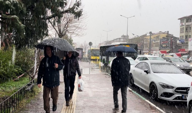 Bursada kent merkezi beyaza büründü