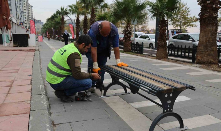 Büyükşehir Belediyesi Binevlerde şehir mobilyaları kuruyor