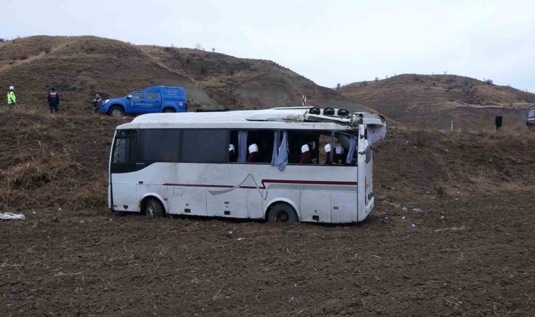 Çankırıda midibüs şarampole devrildi: 29 yaralı