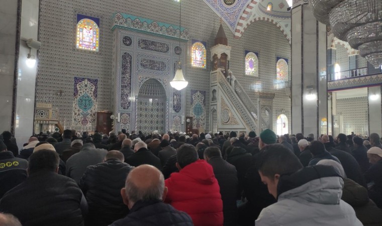 Cuma hutbesinde “kumar” vurgusu: Kumar, hem oynatan hem de oynayan için maddi ve manevi bir tükeniştir