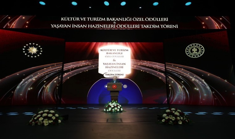 Cumhurbaşkanı Erdoğan Erzurumlu Bünyamin Korucu Ustaya “Yaşayan İnsan Hazinesi” ödülü verdi