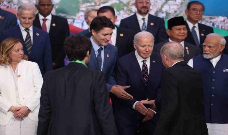 Cumhurbaşkanı Erdoğan, G20 Liderler Zirvesinin ardından aile fotoğrafına katıldı