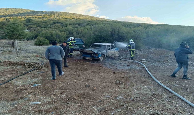 Denizlide seyir halindeki araç alev alev yandı