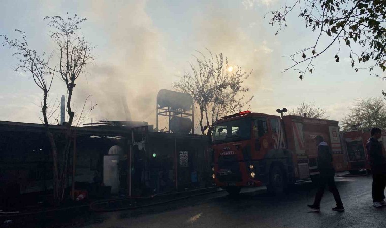 Diyarbakırda bir kafe alevlere böyle teslim oldu