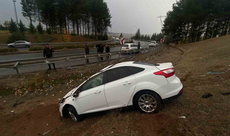 Diyarbakırda hasta ziyaretine giden arkadaşlar kaza yaptı: 3