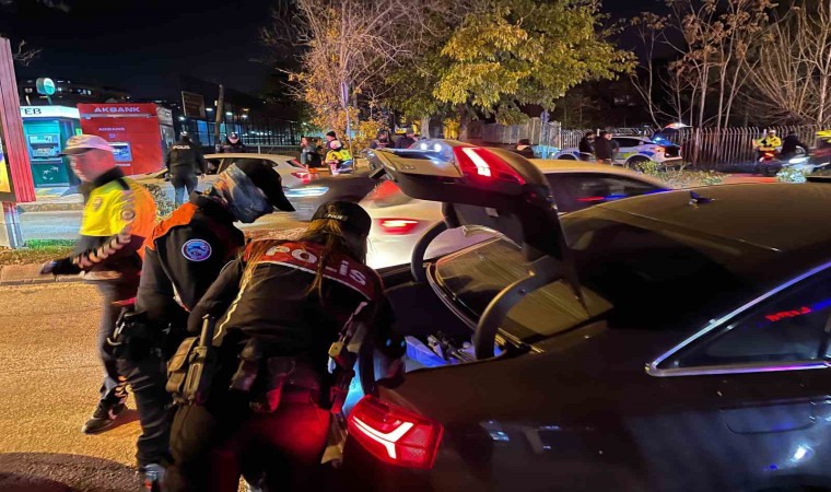 Edirne polisinden Şok uygulama: Araçlar didik didik arandı