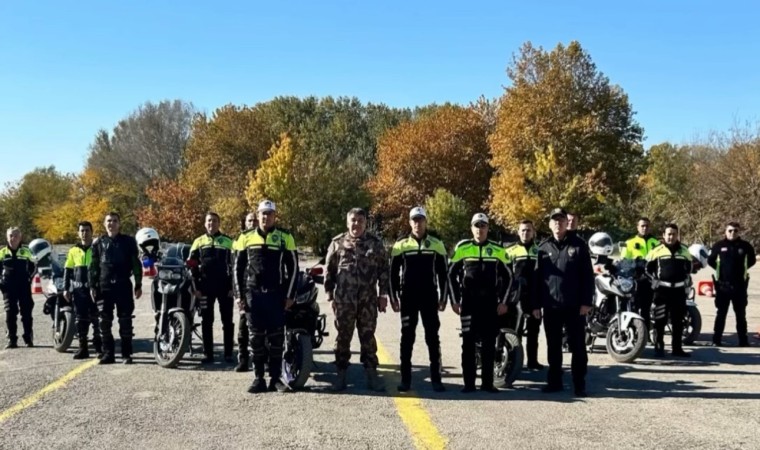 Edirnede Motosikletli Trafik Polis Timleri eğitimlerini başarıyla tamamladı