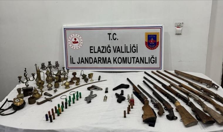 Elazığda 12 adet ruhsatsız silah ve 30 adet tarihi obje ele geçirildi: 2 gözaltı