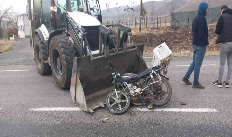 Elazığda iş makinesi ile motosiklet çarpıştı: 1 ölü