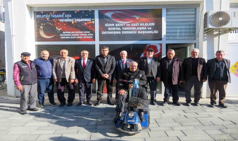 Emniyet Müdürü Erden Sakaryadan, Iğdır Şehit ve Gazi Aileleri Sosyal Yardımlaşma ve Dayanışma Derneğine ziyaret