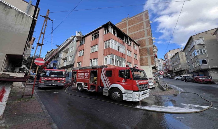 Esenlerde 4 katlı apartmanda korkutan yangın