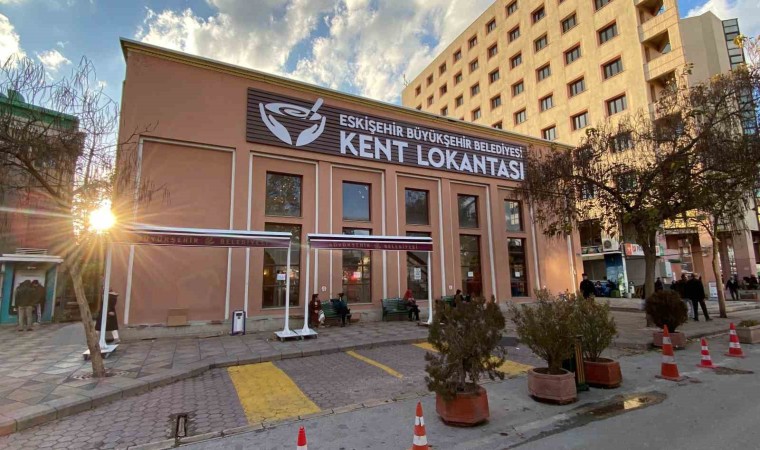 Eskişehir Büyükşehir Belediyesinin açtığı Kent Lokantası binasının depreme dayanıksız olduğu iddiası