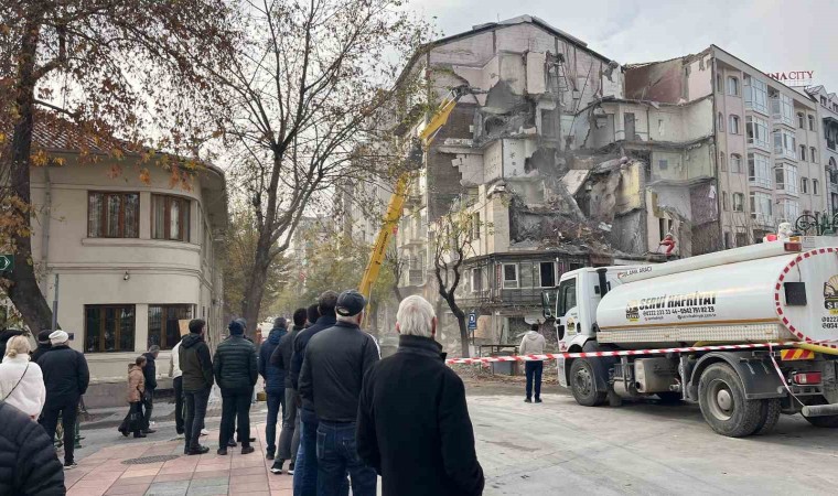 Eskişehirde yıkım çalışması “kapalı gişe” devam ediyor