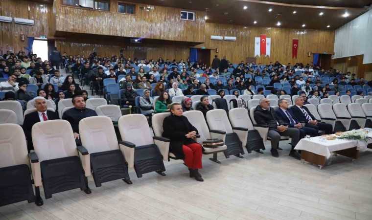 FÜde “Bağımlılık ve Bağımlılıkla Mücadele” paneli düzenlendi