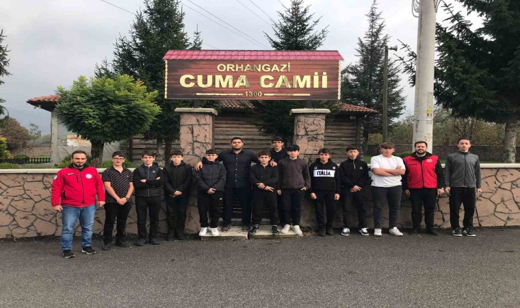 Gençler Düzcenin tarihi camilerini tanıyor