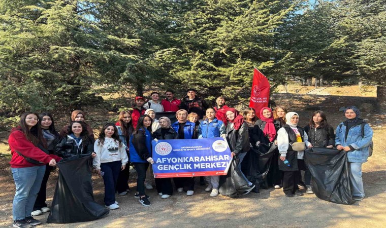 Gençlerden Erkmende doğa yürüyüşü